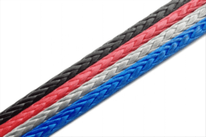 Corda in UHMWPE nei colori rosso, blu, grigio e nero.